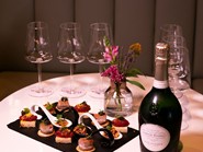 Genussvoll anstoßen im Veranda